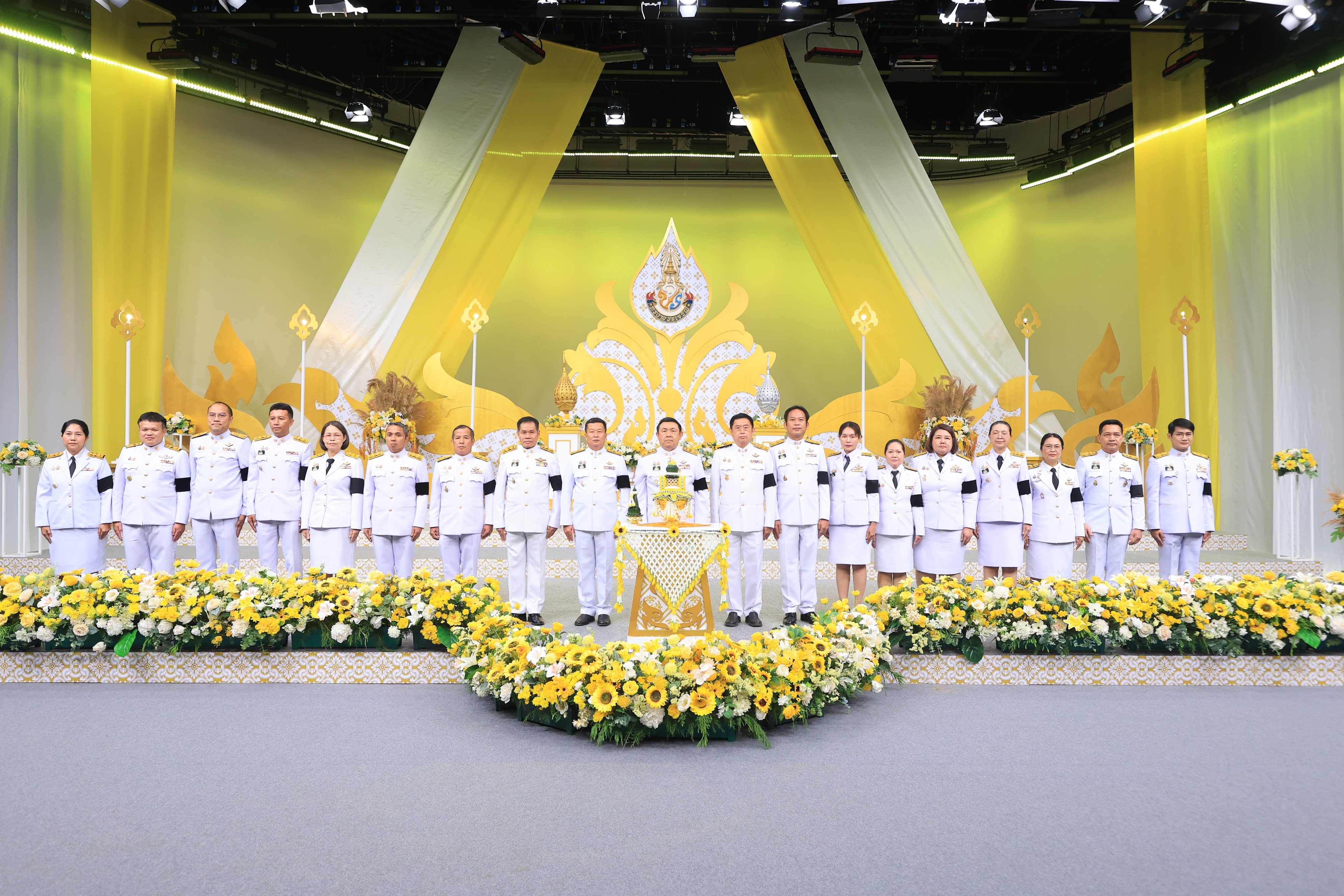title - คณะผู้บริหาร ส.ป.ก. บันทึกเทปถวายพระพรชัยมงคล เนื่องในโอกาสมหามงคลเฉลิมพระชนมพรรษา 74 พรรษา พระบาทสมเด็จพระปรเมนทรรามาธิบดีศรีสินทร มหาวชิราลงกรณ พระวชิรเกล้าเจ้าอยู่หัว